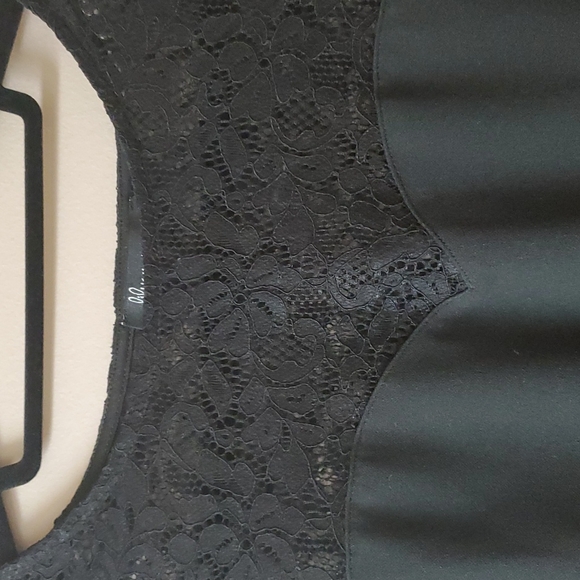 Black Short Sleeve With Lace - Picture 3 of 5